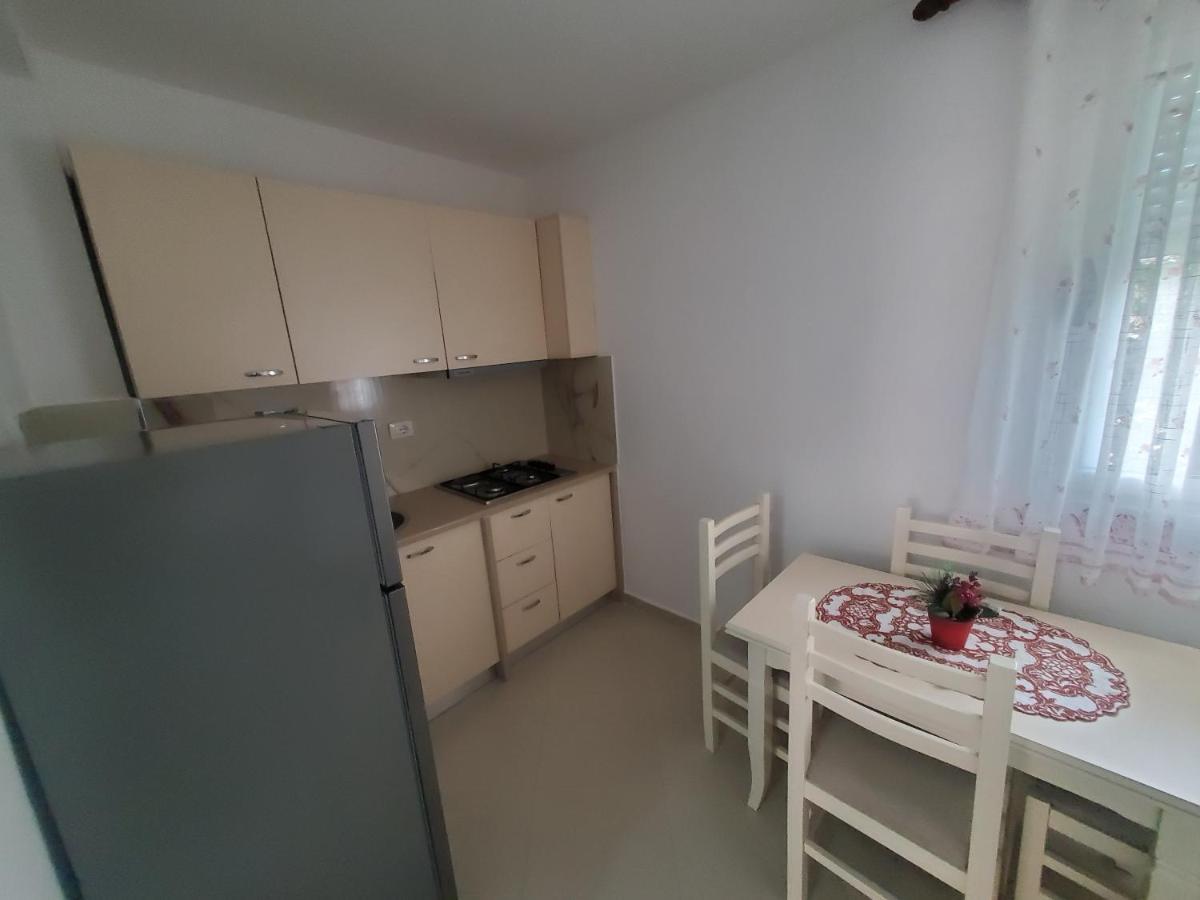 Guest House Vlore Bagian luar foto