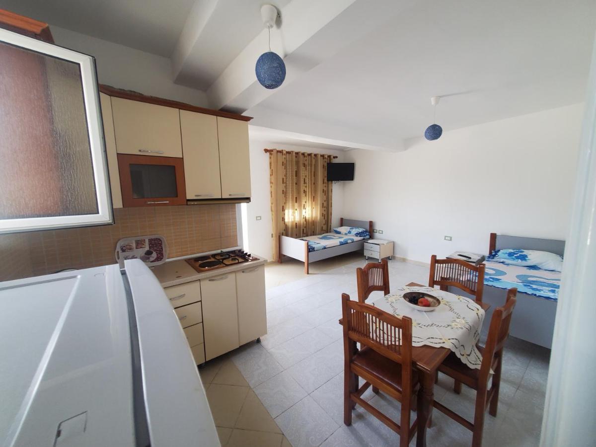 Guest House Vlore Bagian luar foto