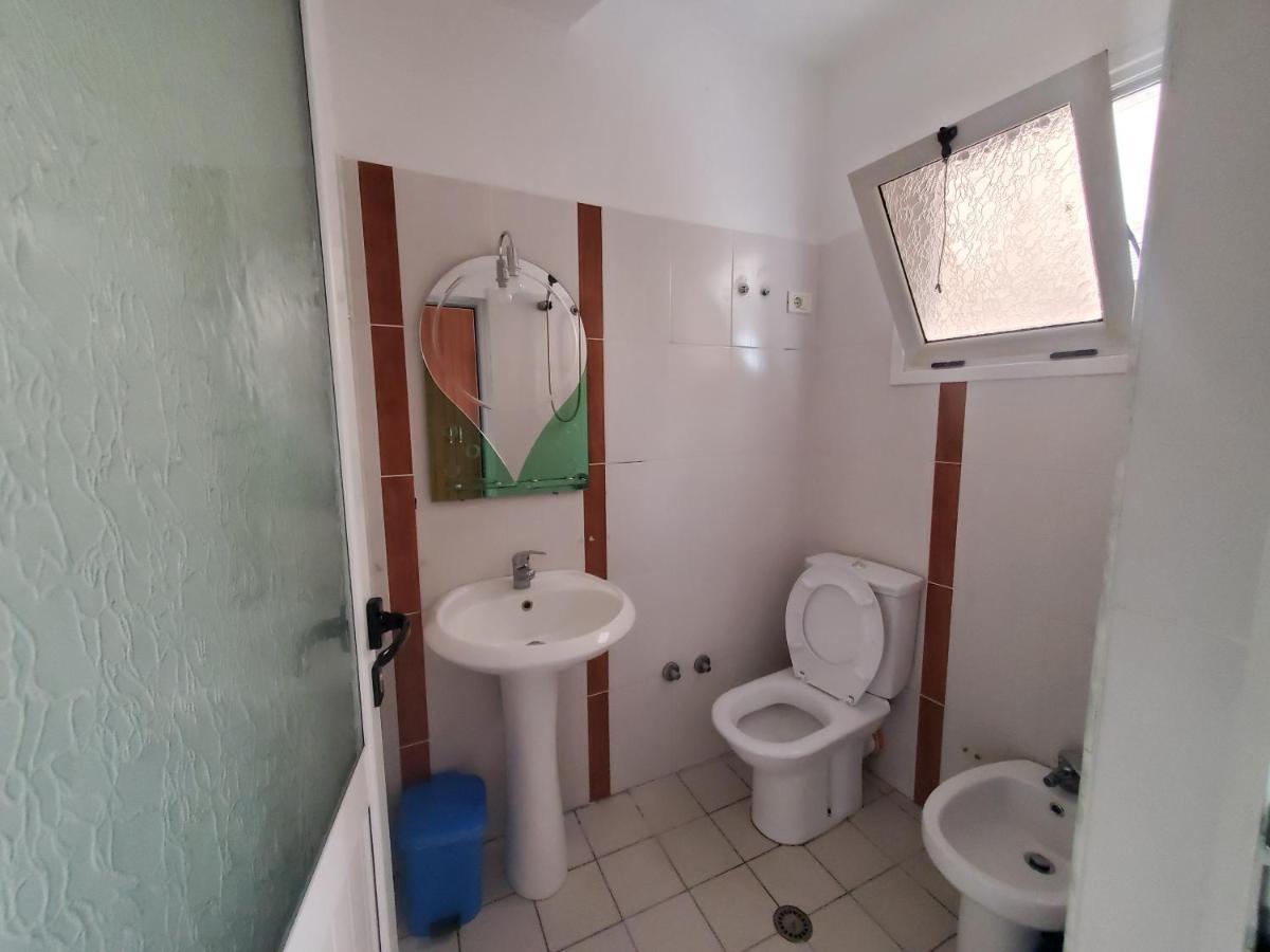 Guest House Vlore Bagian luar foto
