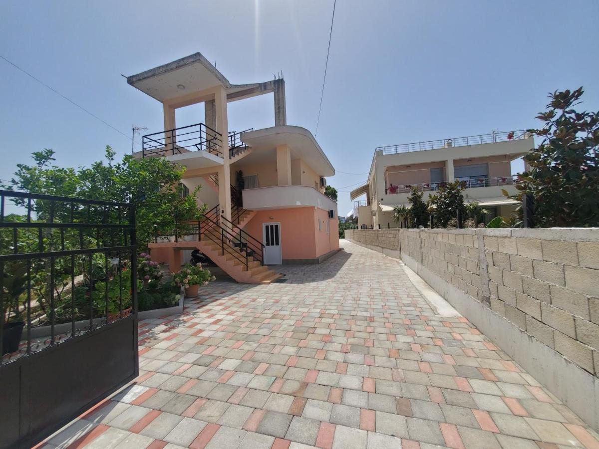 Guest House Vlore Bagian luar foto