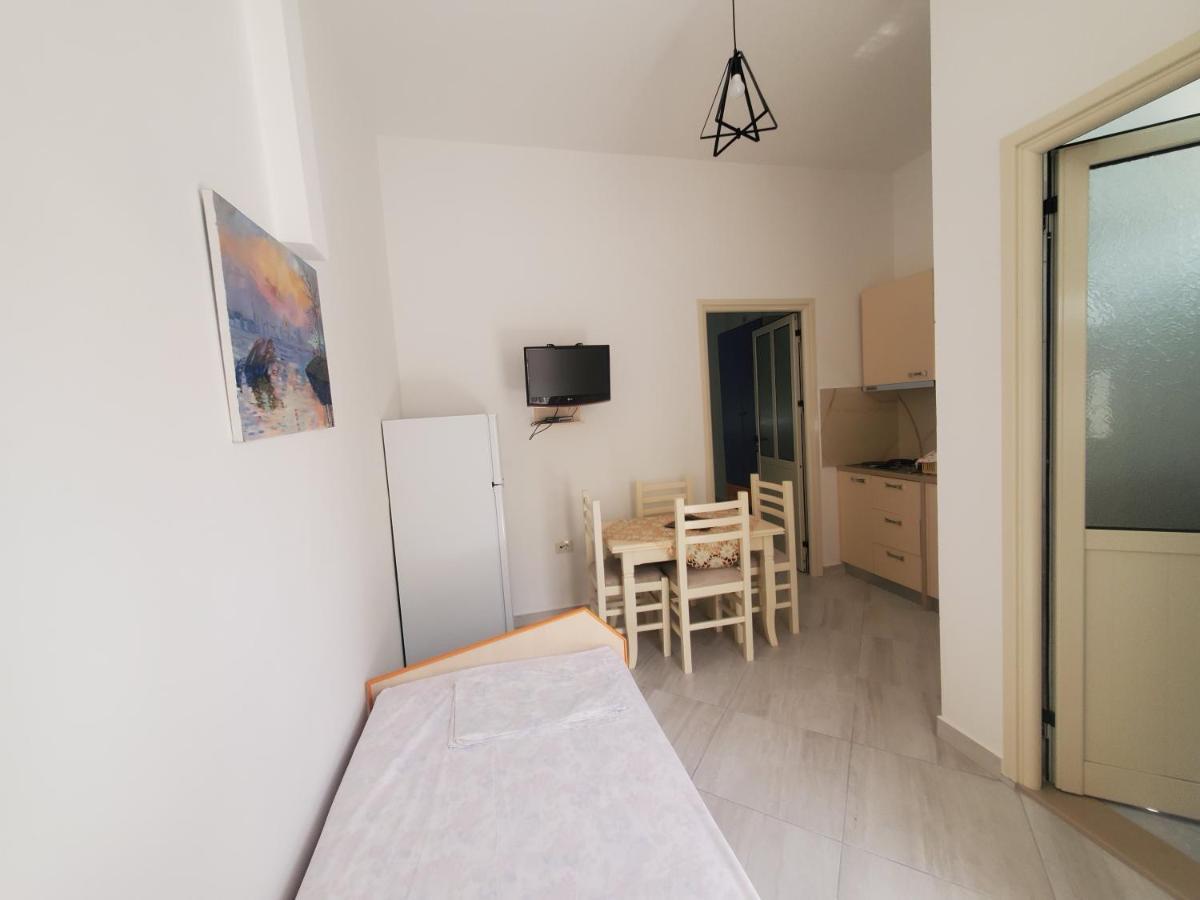 Guest House Vlore Bagian luar foto