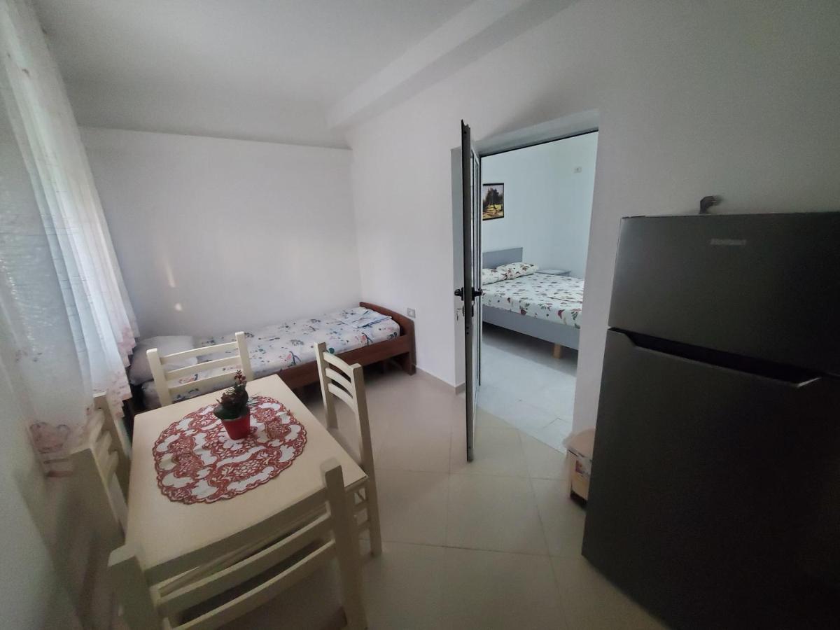 Guest House Vlore Bagian luar foto