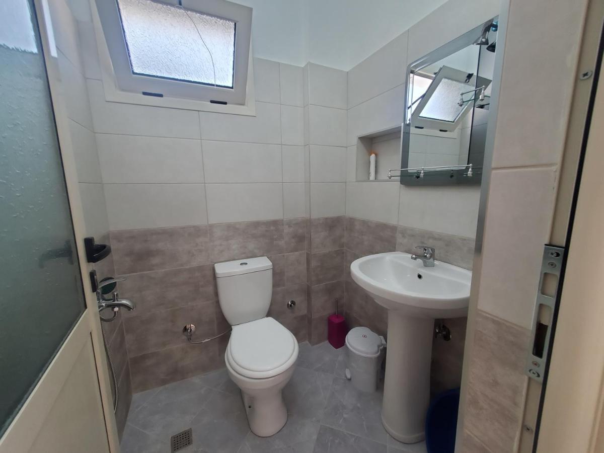 Guest House Vlore Bagian luar foto