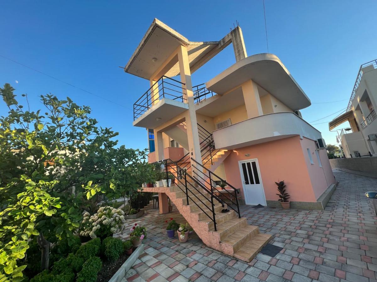 Guest House Vlore Bagian luar foto