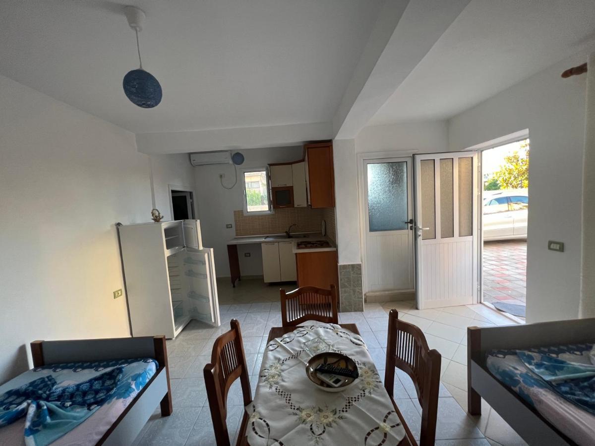 Guest House Vlore Bagian luar foto