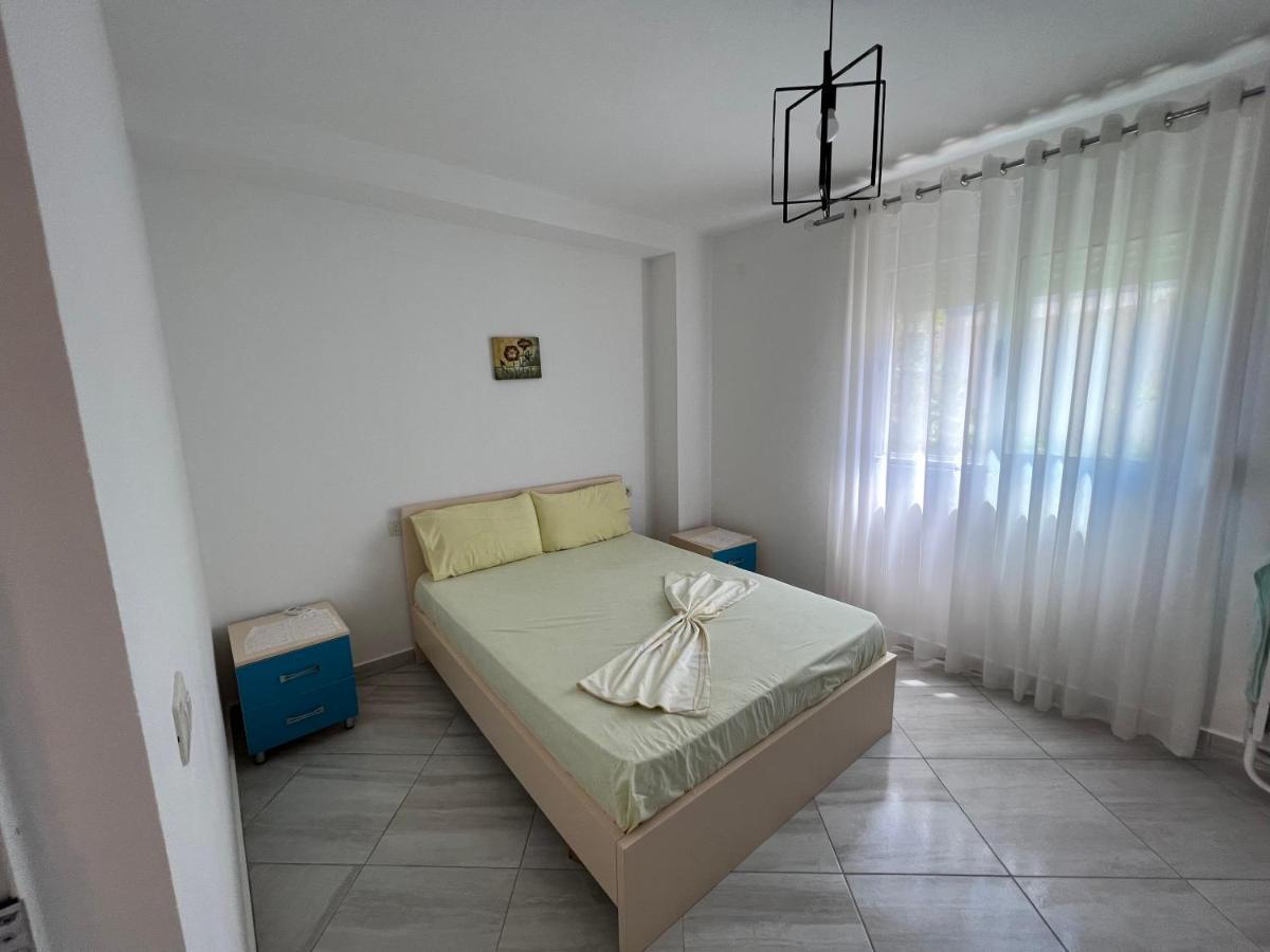 Guest House Vlore Bagian luar foto
