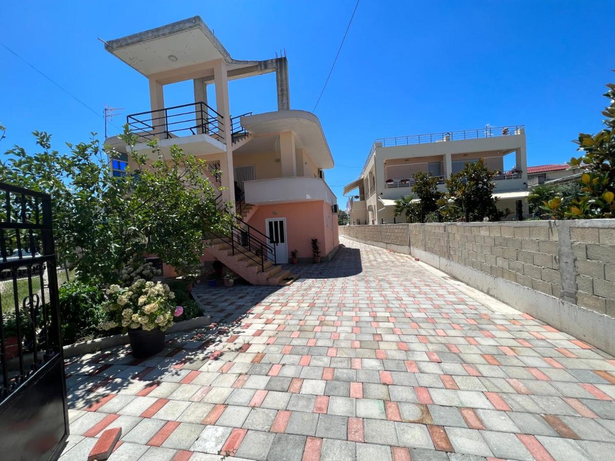 Guest House Vlore Bagian luar foto