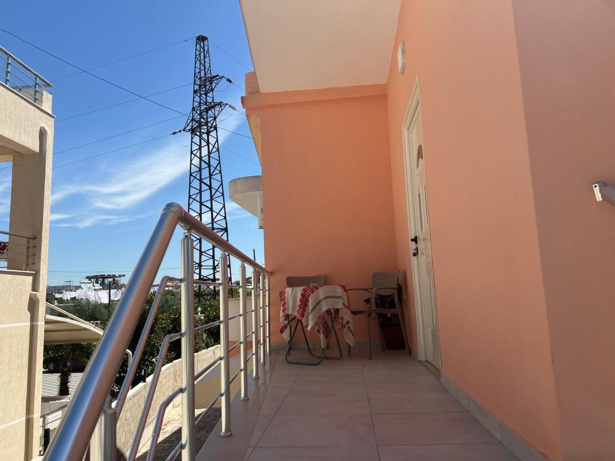 Guest House Vlore Bagian luar foto