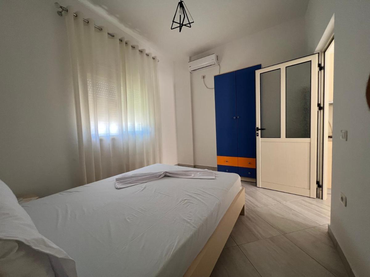 Guest House Vlore Bagian luar foto