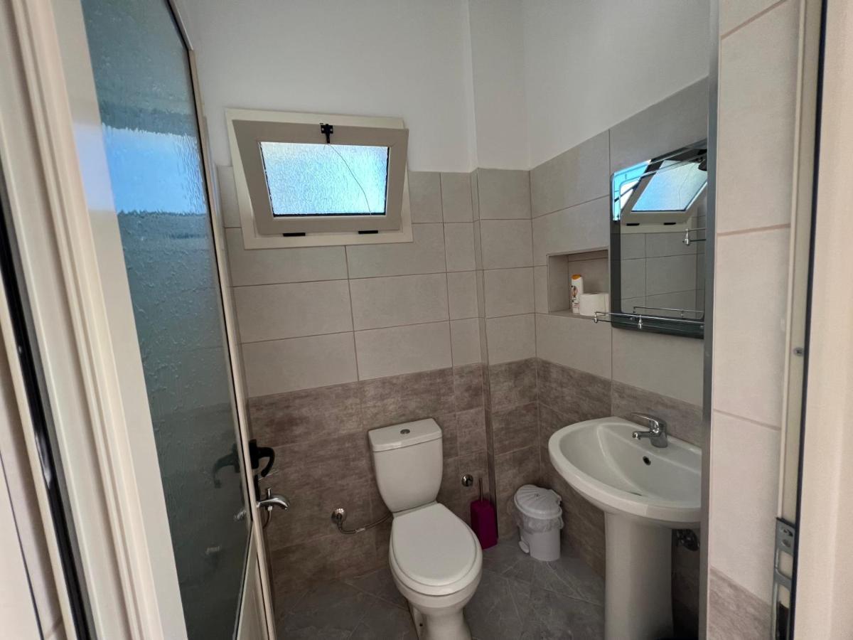Guest House Vlore Bagian luar foto