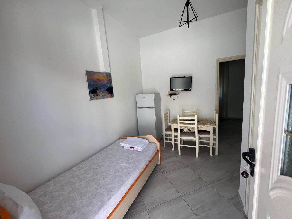 Guest House Vlore Bagian luar foto