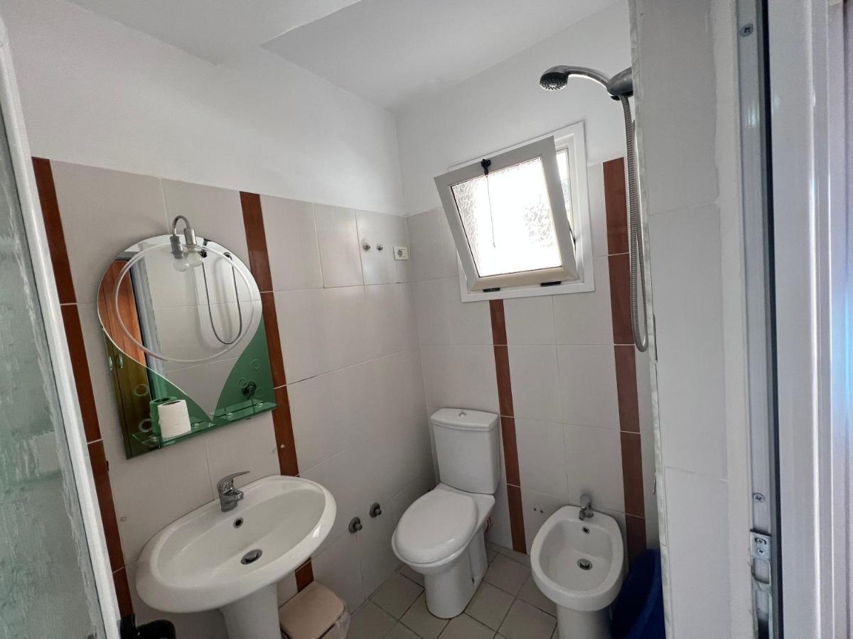 Guest House Vlore Bagian luar foto
