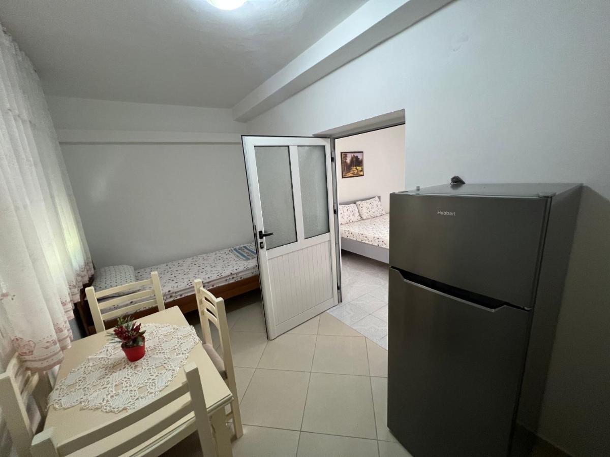 Guest House Vlore Bagian luar foto