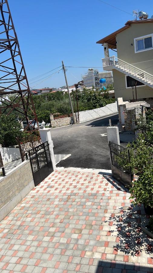 Guest House Vlore Bagian luar foto