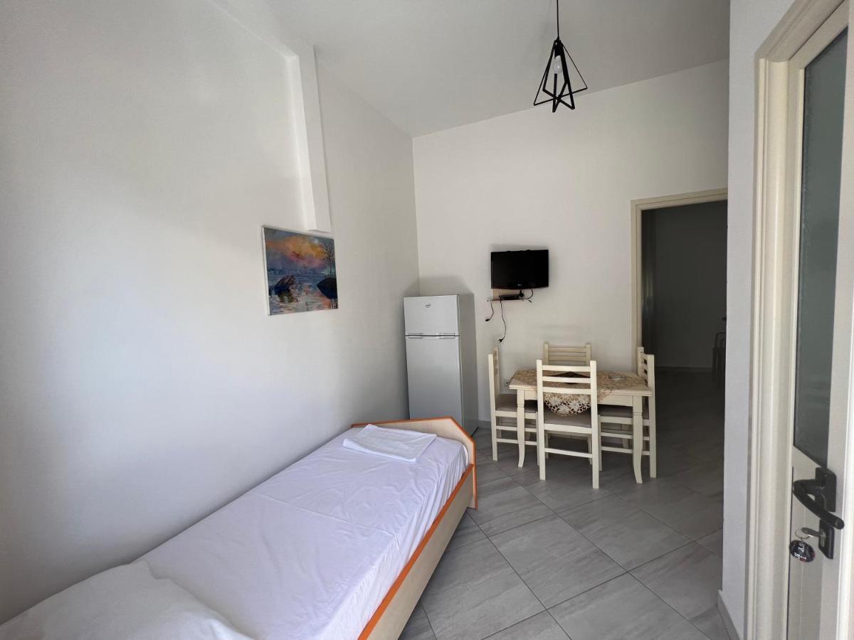 Guest House Vlore Bagian luar foto