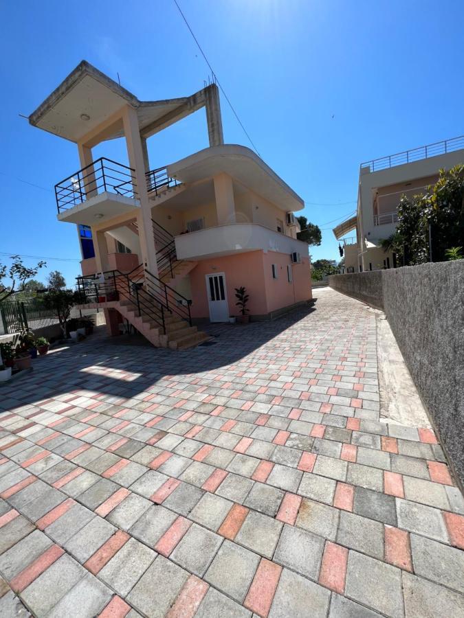 Guest House Vlore Bagian luar foto