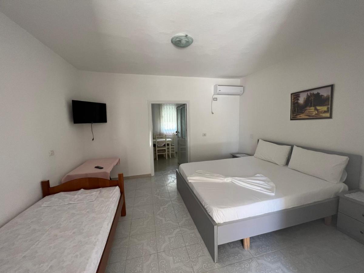 Guest House Vlore Bagian luar foto