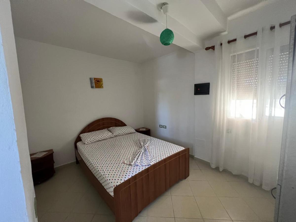 Guest House Vlore Bagian luar foto