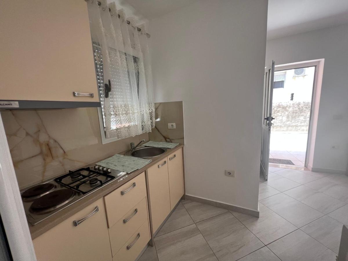 Guest House Vlore Bagian luar foto